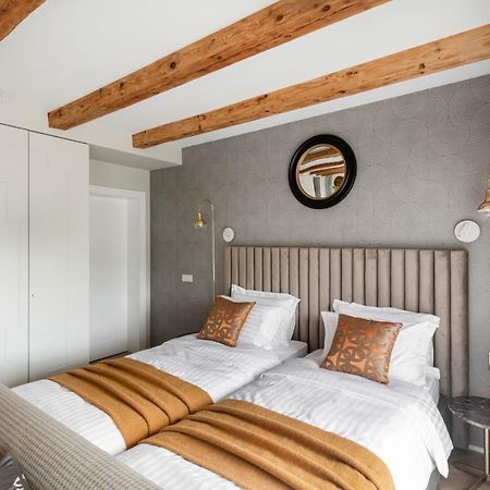 Suite With Private Bathroom At Three Bedroom Interwar Villa Grabyte With Daily Spaces To Share By Pine Forest On The Bank Of The River- 8Min By Car From Old Town Kaunas Exterior foto